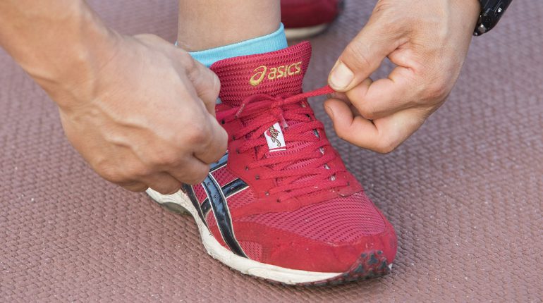 Zapatilla de deporte 770x430 - ¿Qué tipo de deporte son los mejores para los principiantes?